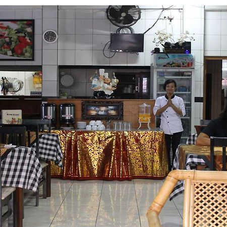 Vaccinated Staff - Oyo 3523 Gong Corner Homestay Kuta  Exterior photo