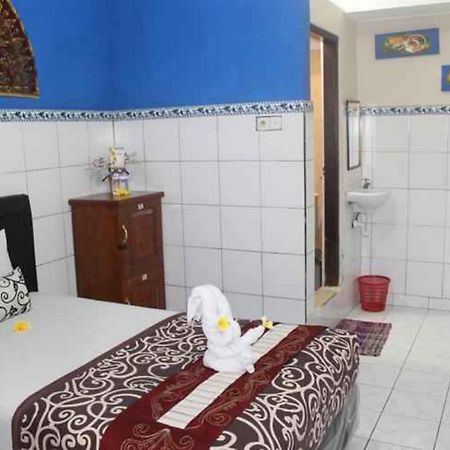 Vaccinated Staff - Oyo 3523 Gong Corner Homestay Kuta  Exterior photo