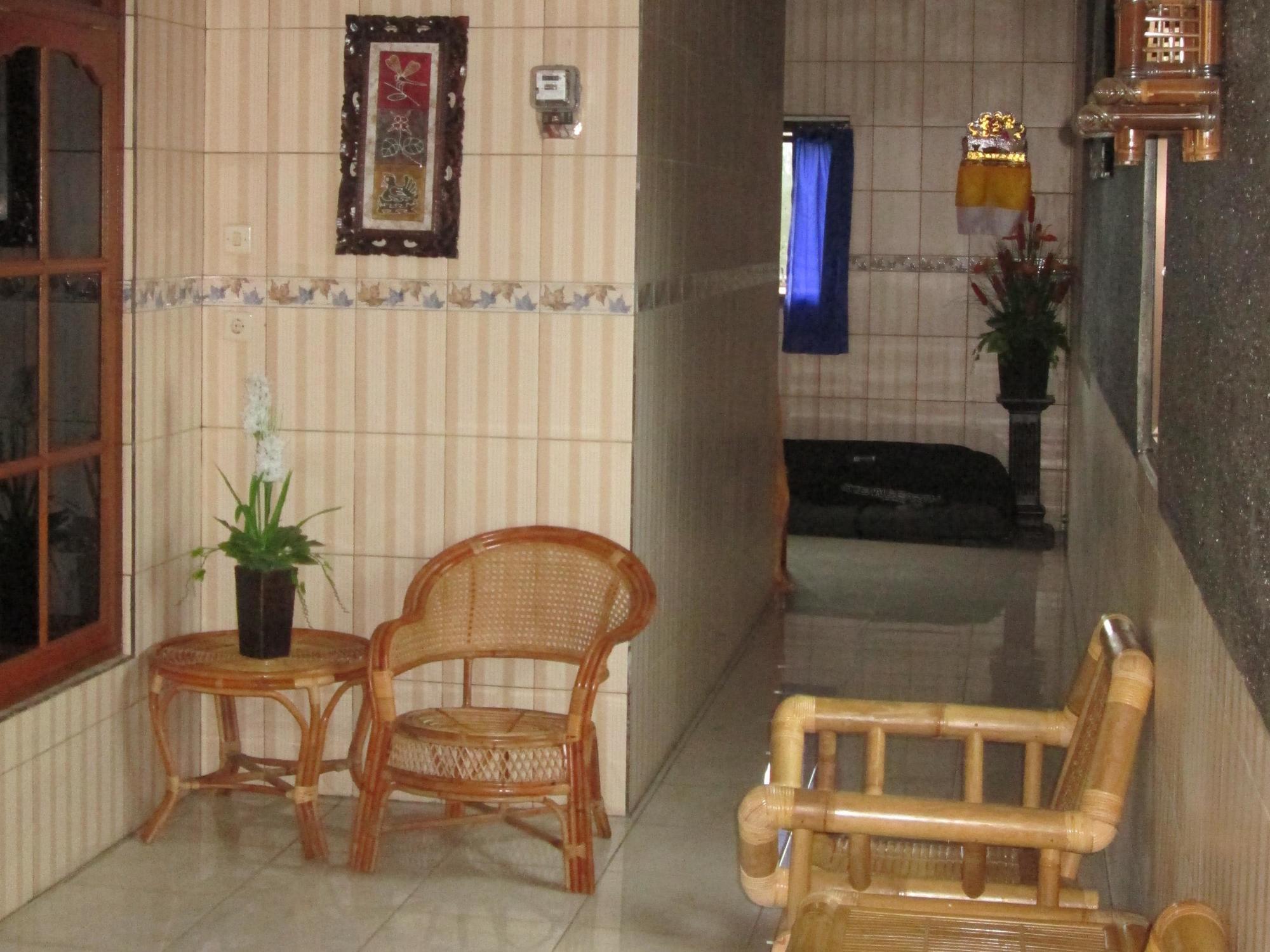 Vaccinated Staff - Oyo 3523 Gong Corner Homestay Kuta  Exterior photo
