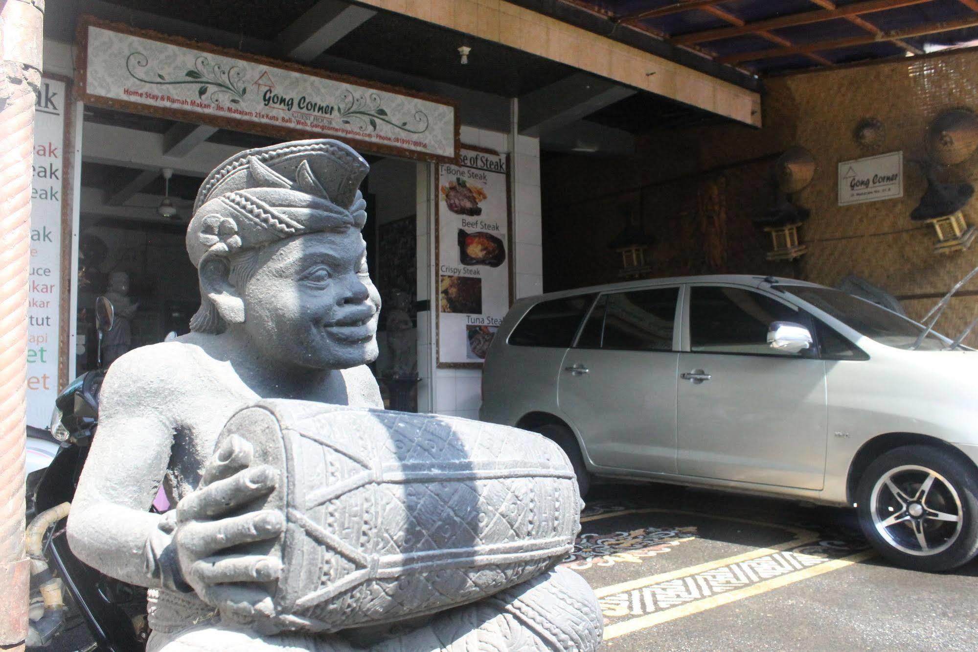 Vaccinated Staff - Oyo 3523 Gong Corner Homestay Kuta  Exterior photo