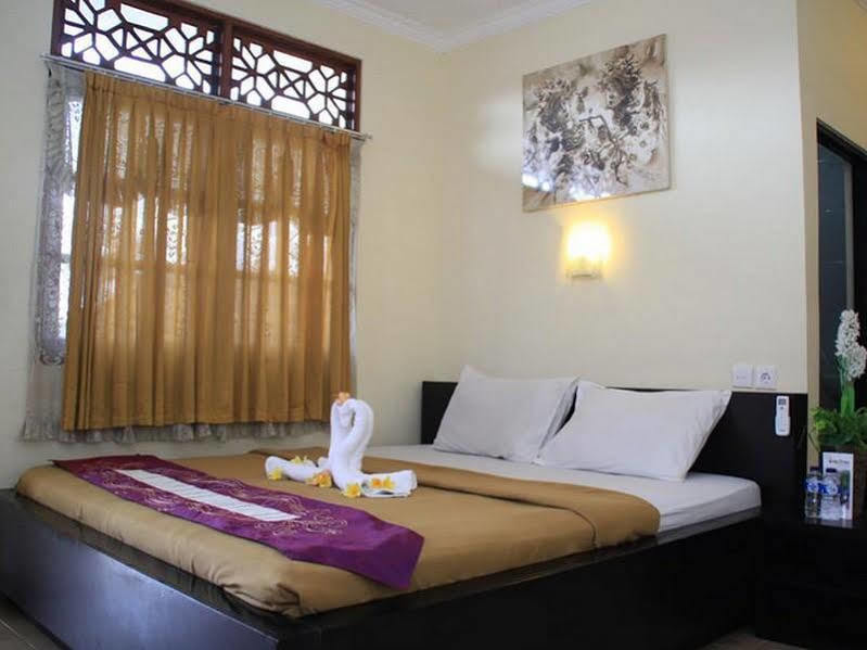 Vaccinated Staff - Oyo 3523 Gong Corner Homestay Kuta  Exterior photo