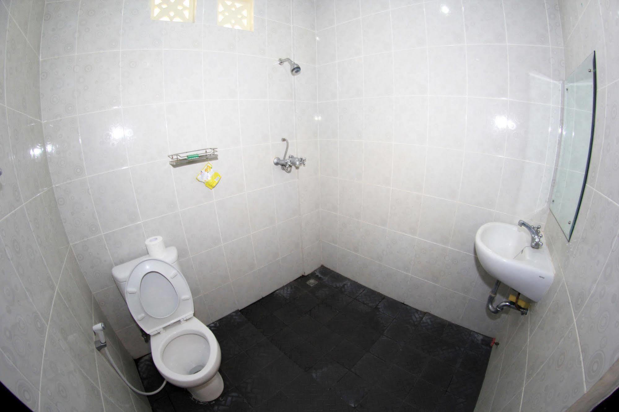 Vaccinated Staff - Oyo 3523 Gong Corner Homestay Kuta  Exterior photo