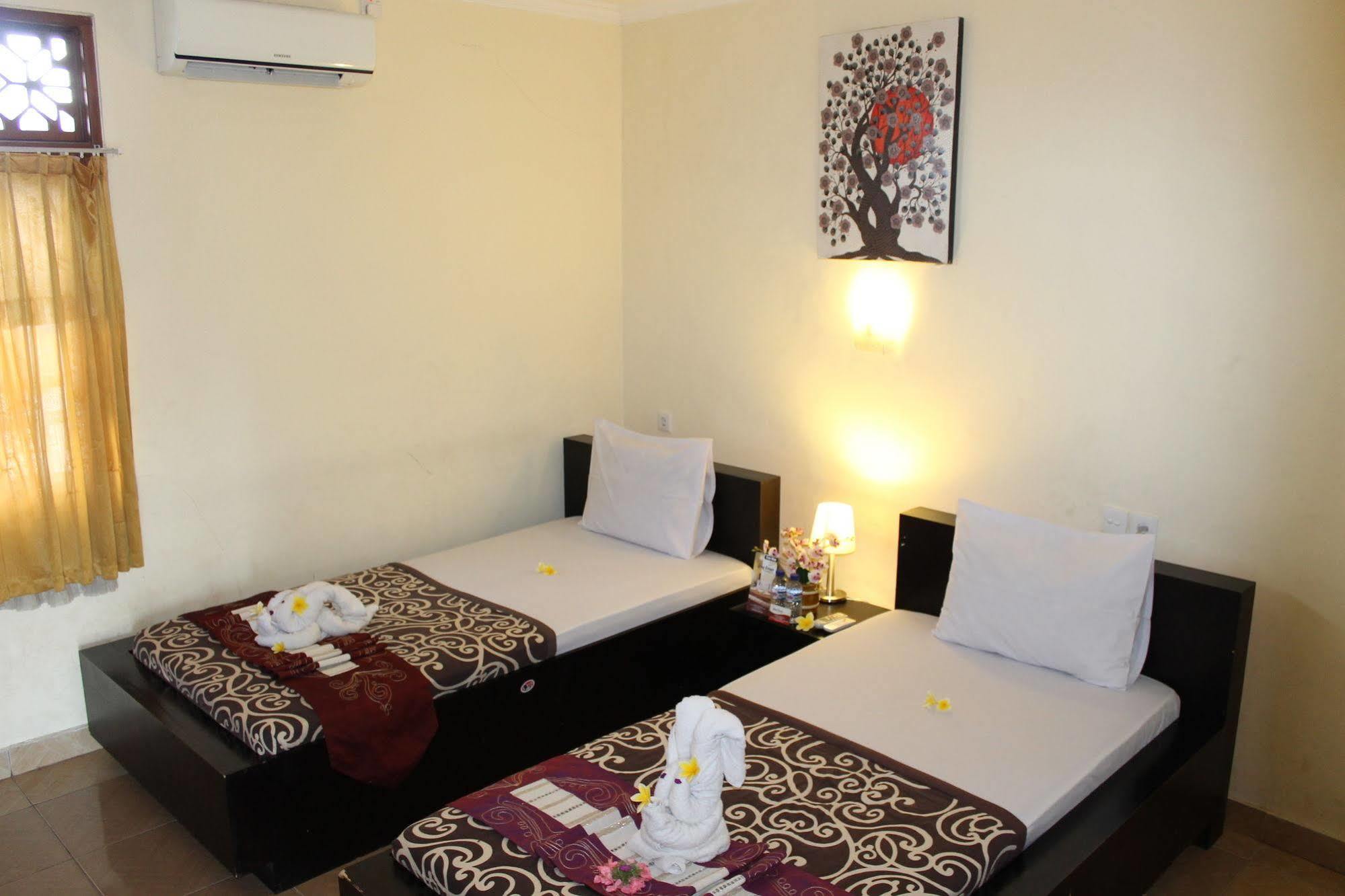 Vaccinated Staff - Oyo 3523 Gong Corner Homestay Kuta  Exterior photo