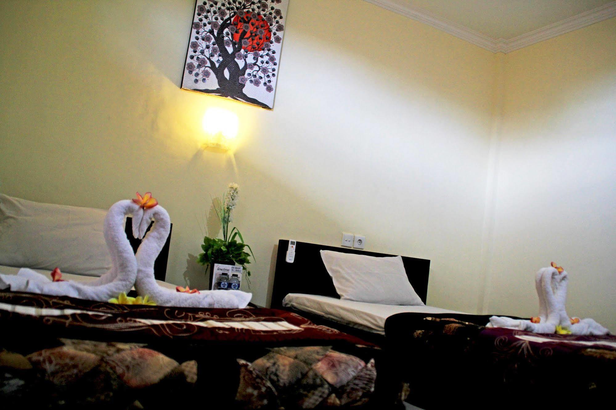 Vaccinated Staff - Oyo 3523 Gong Corner Homestay Kuta  Exterior photo