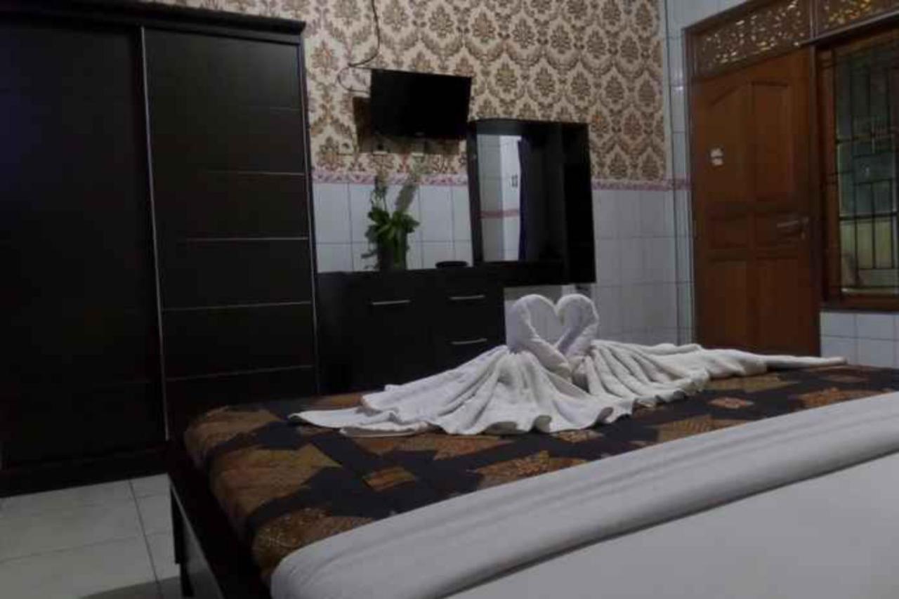 Vaccinated Staff - Oyo 3523 Gong Corner Homestay Kuta  Exterior photo